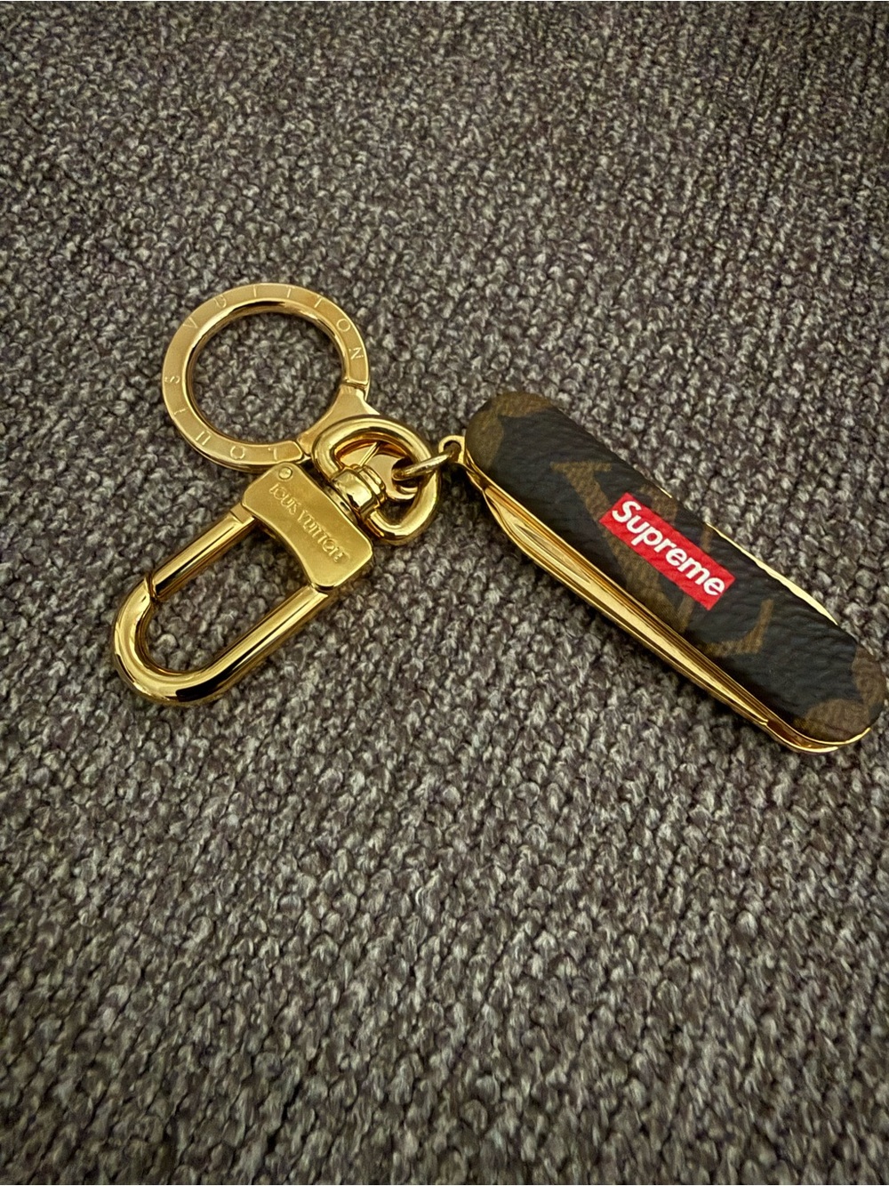 Louis Vuitton x Supreme Pocket Knife Key Holder — Monogram
